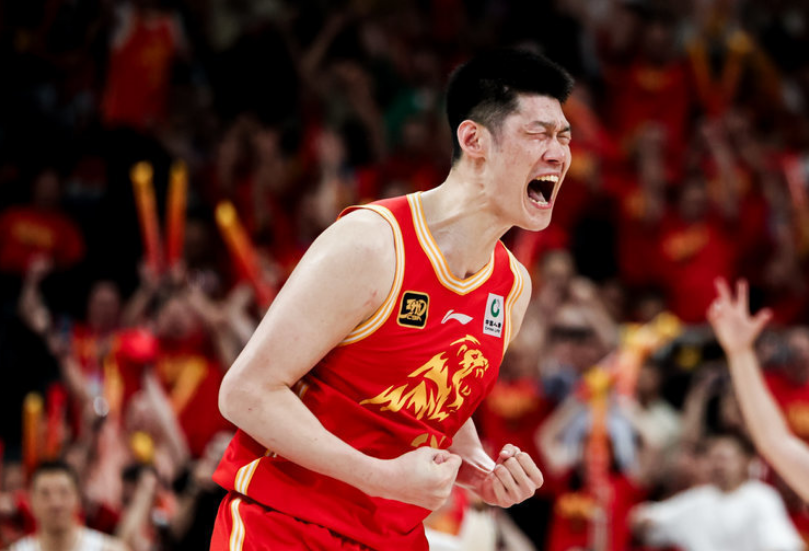 KOK体育-于米提补篮准绝杀！山西爆冷险胜1-0广厦 布朗35分胡金秋丢绝平球